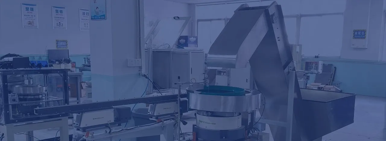 Elevator hopper, parts feeder and output track in a complete automation cell